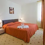 Hermes Club ホテル 4*